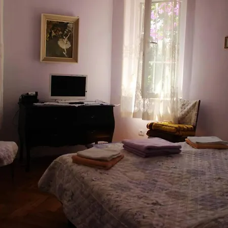 Flora Maris With A Terrace Apartment *