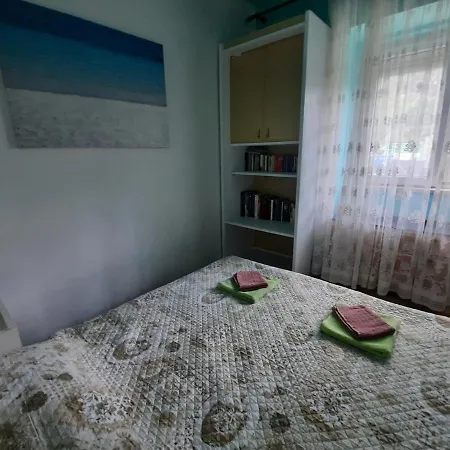 Flora Maris With A Terrace Apartment *